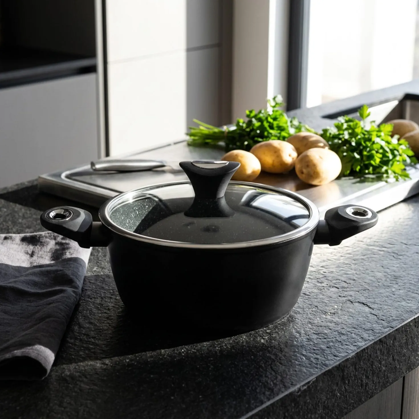 Casseruola antiaderente 24 cm Collection nera con coperchio