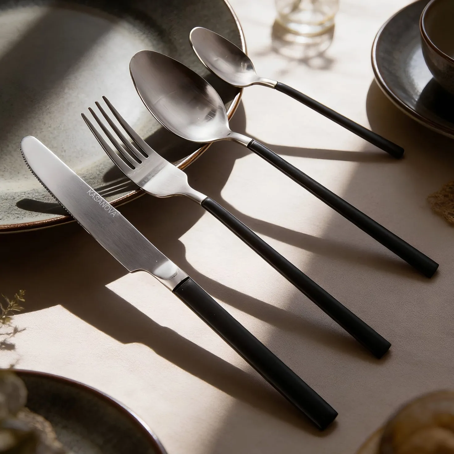 Set 24 posate acciaio inox manico nero Supreme