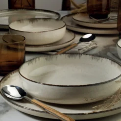 Set tavola beige puntinato 24 pezzi in porcellana